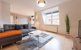 Schicke 2,5 Zimmer DG-Wohnung